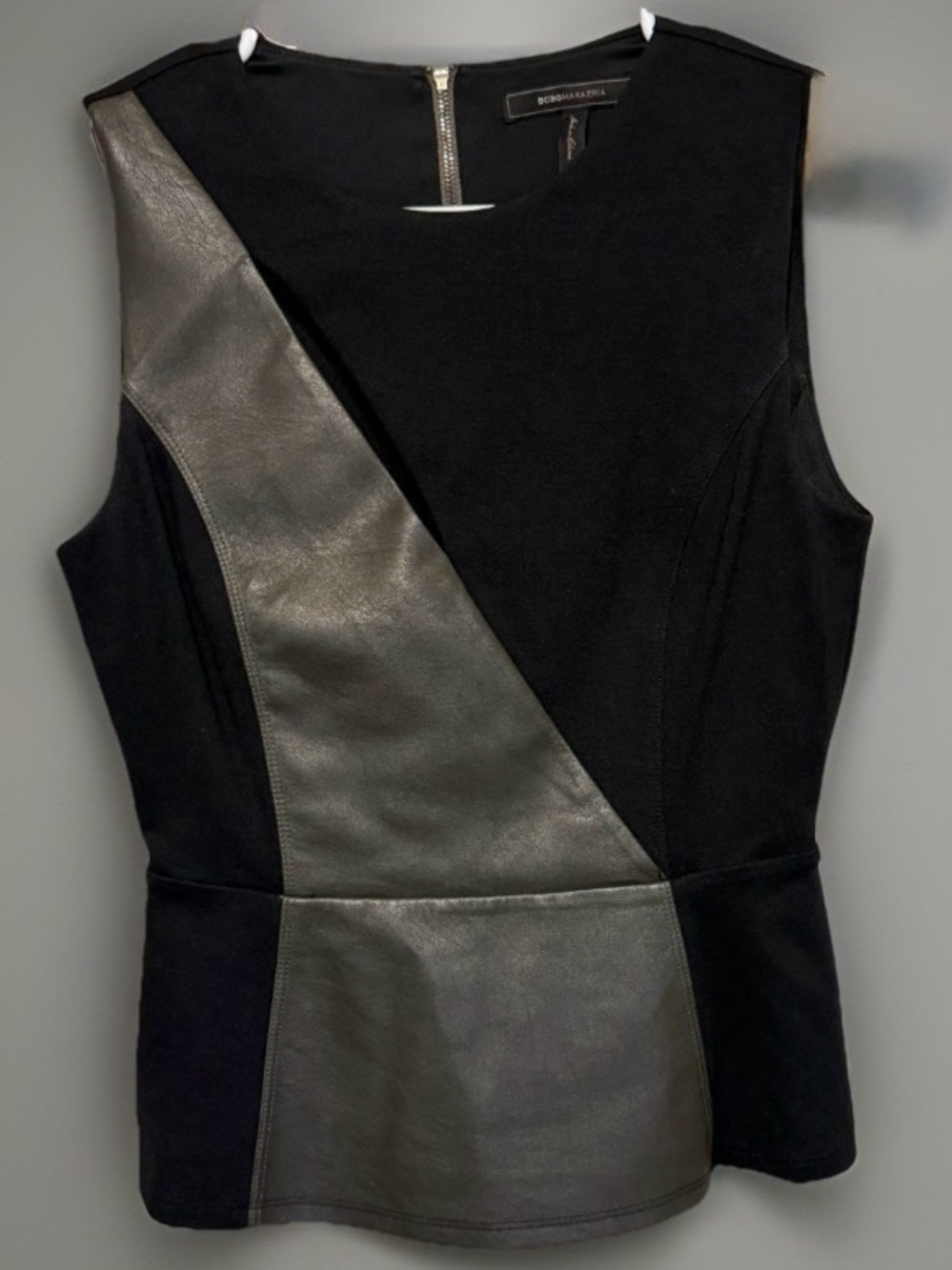 BCBGMAXAZRIA Runway XS Black Faux Leather Peplum Top Sleeveless Exposed Zip